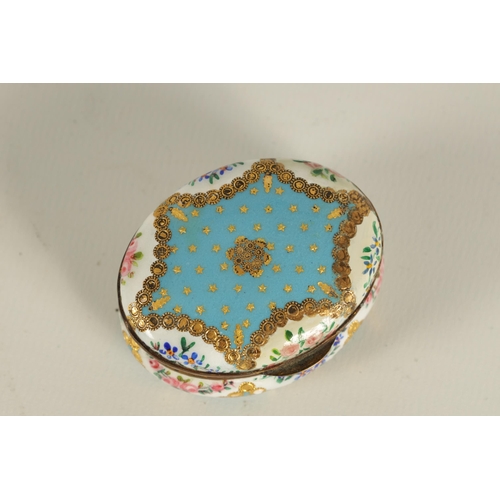 54 - AN 18TH CENTURY LIMOGES ENAMEL PORCELAIN PATCH BOX with handpainted floral decoration and gold foil ... 