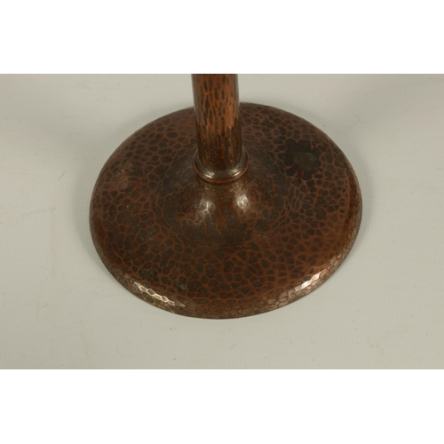 544 - A ROYCROFT SHEFFIELD ARTS AND CRAFTS PLANISHED PATINATED COPPER CANDLESTICK with circular base and p... 