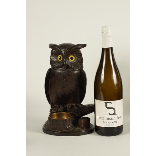 577 - AN EARLY 20TH CENTURY BLACK FOREST CARVED WOOD BIRD SCULPTURE OF AN OWL with hinged head and glass e... 