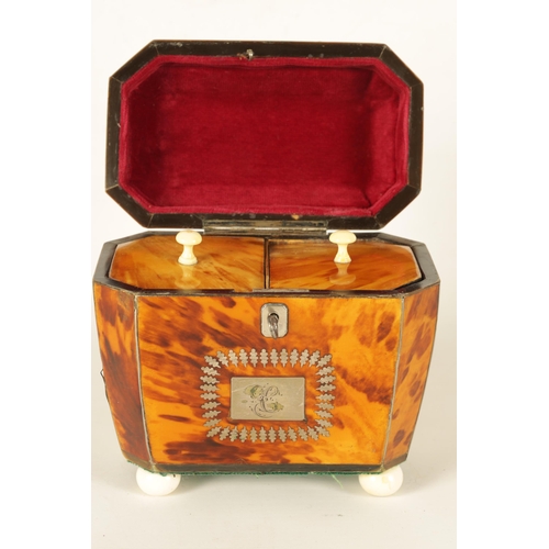 582 - A REGENCY TORTOISESHELL AND IVORY BANDED SARCOPHAGUS TEA CADDY with hinged moulded lid enclosing a d... 