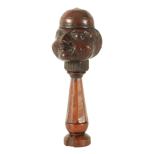 595 - AN 18TH CENTURY TREEN YEW WOOD NUTCRACKER modelled as a head wearing a hat on a faceted handle with ... 