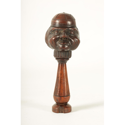 595 - AN 18TH CENTURY TREEN YEW WOOD NUTCRACKER modelled as a head wearing a hat on a faceted handle with ... 