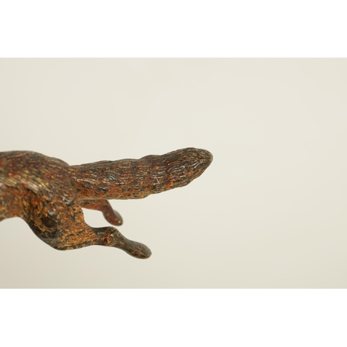 618 - AN EARLY 20TH CENTURY AUSTRIAN COLD PAINTED BRONZE SCULPTURE OF A RUNNING FOX (12cm across)