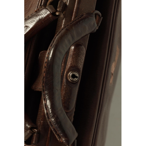 655 - A LARGE VINTAGE BROWN LEATHER GLADSTONE BAG with double catch and leather straps (65cm wide)