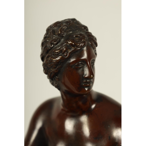 670 - A FINELY CAST 19TH CENTURY BRONZE FIGURE OF VENUS DE MEDICI rich brown patination on a circular and ... 