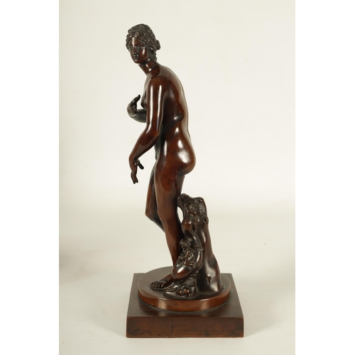 670 - A FINELY CAST 19TH CENTURY BRONZE FIGURE OF VENUS DE MEDICI rich brown patination on a circular and ... 