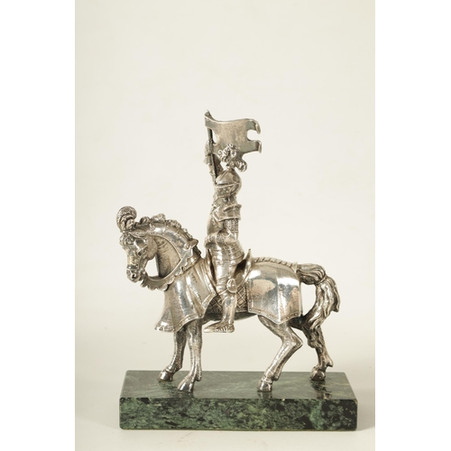 365 - AN EARLY 20TH CENTURY FILLED SILVER KNIGHT ON HORSE BACK mounted on an Antico Verde marble base. (20... 