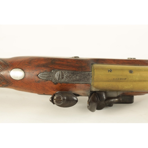 402 - I.H. WALDRON, LONDON. AN EARLY 19TH CENTURY BRASS BARRELLED FLINTLOCK BLUNDERBUSS having a splayed b... 