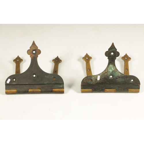 777 - A MASSIVE PAIR OF LATE 19TH CENTURY BRONZE DOOR HINGES with double strap mounts (31.5cm high, 57cm w... 