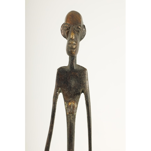 784 - A LATE 19TH/EARLY 20TH CENTURY BENIN STYLE BRONZE FIGURE on square moulded base (44cm high )