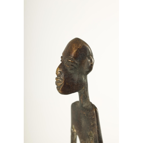 784 - A LATE 19TH/EARLY 20TH CENTURY BENIN STYLE BRONZE FIGURE on square moulded base (44cm high )