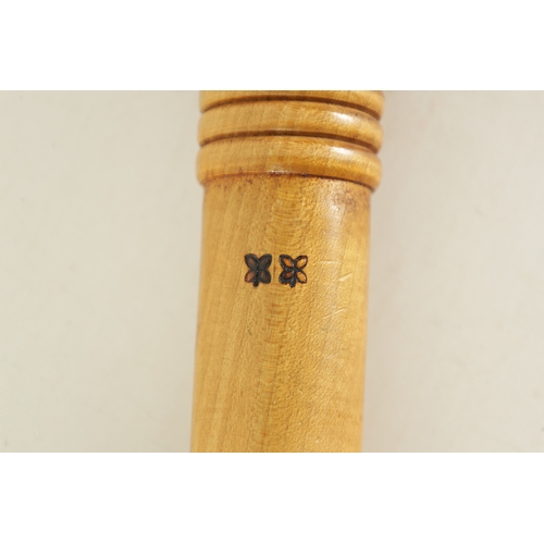 34 - A JOHN COUSEN RENAISSANCE WIDE BORE TRANSVERSE FLUTE In D, two piece turned in maple with carved rin... 