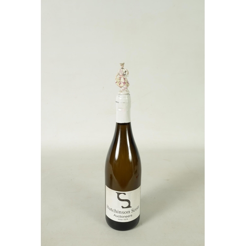 102 - AN 18TH CENTURY MEISSEN PURFUME BOTTLE AND STOPPER IN FITTED LEATHER CASE modelled as a standing cla... 