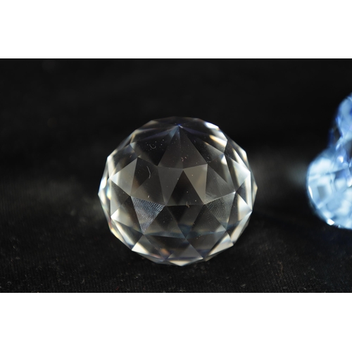 6 - A 20TH CENTURY SELECTION OF SWAROVSKI CRYSTAL comprising 3 coloured hearts, ball and chest (4.5cm ac... 