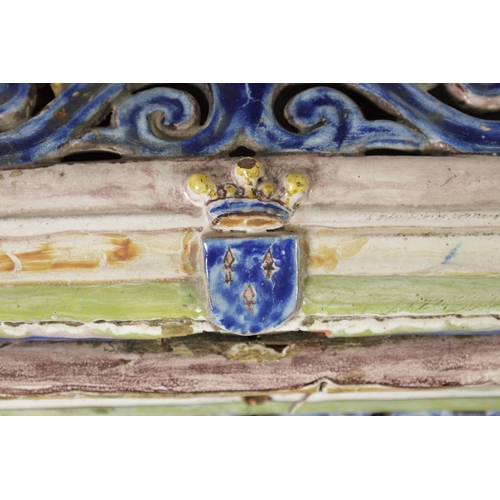 99 - A 17TH/18TH CENTURY POLYCHROME CONTINENTAL MAJOLICA CASKET AND COVER of canted rectangular form with... 