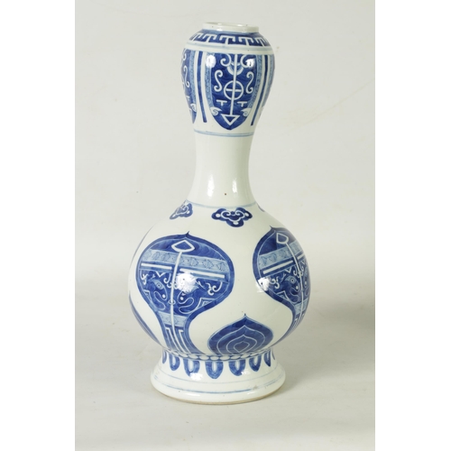 354 - A 19TH CENTURY CHINESE QING LONG KANGXI PERIOD UNDERGLAZED BLUE AND WHITE “GARLIC HEAD” BULBOUS VASE... 