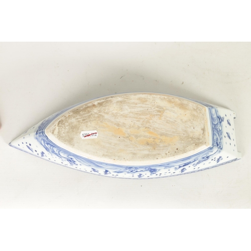 201 - A 19TH CENTURY CHINESE BLUE AND WHITE PORCELAIN BOAT-SHAPED DISH the top decorated with carp amongst... 