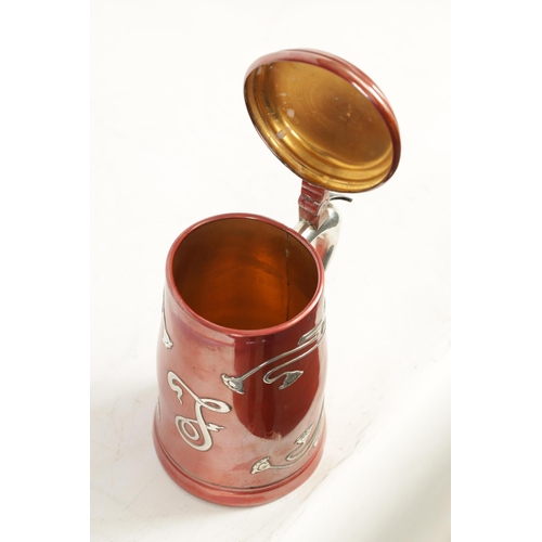 307 - AN AMERICAN ART NOUVEAU STERLING SILVER AND METAL LIDDED TANKARD of tapered form with red patinated ... 