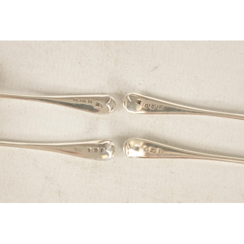 321 - AN EDWARD VII CASED SET OF FOUR SILVER OPEN SALTS AND SPOONS the oval boat-shaped bodies with gilt i... 