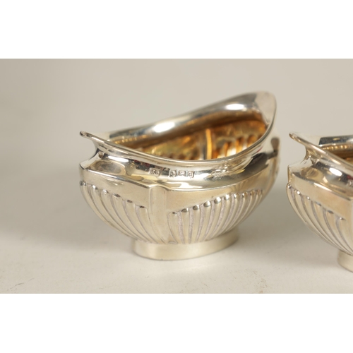 321 - AN EDWARD VII CASED SET OF FOUR SILVER OPEN SALTS AND SPOONS the oval boat-shaped bodies with gilt i... 