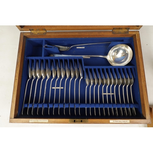 322 - A LATE 19TH CENTURY CASED SILVER 12 PIECE CANTEEN with shell pattern handles comprising 12 tablespoo... 