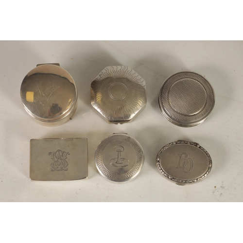 348 - A COLLECTION OF FIVE LATE 19TH/EARLY 20TH CENTURY ENGLISH AND CONTINENTAL SILVER PATCH/ PILL BOXES o... 