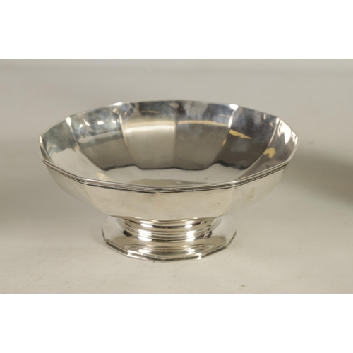 360 - A STERLING SILVER ART DECO STYLE FRUIT BOWL of plain faceted footed form. stamped B.B. & B Co. and n... 