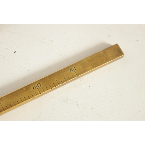 401 - AN EARLY 19TH CENTURY BRASS BARREL MEASURE BY 'DE GRAVE OF Co LONDON' in fitted mahogany brass case ... 