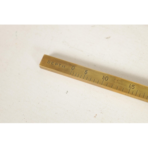 401 - AN EARLY 19TH CENTURY BRASS BARREL MEASURE BY 'DE GRAVE OF Co LONDON' in fitted mahogany brass case ... 