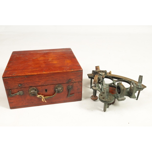 404 - HEATH & CO. LONDON. A LATE 19TH CENTURY BRASS FRAMED SEXTANT IN ORIGINAL MAHOGANY BOX of triple ring... 