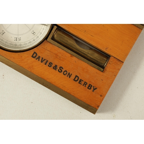 407 - A GOOD QUALITY LARGE BOXWOOD AND BRASS INCLINOMETER LEVEL BY DAVIS & SON. DERBY with calibrated bras... 