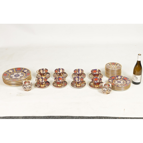 41 - A 20TH-CENTURY TWELVE-PIECE PORCELAIN DESSERT SERVICE BY CAVERSWALL comprising of dinner plates, sid... 