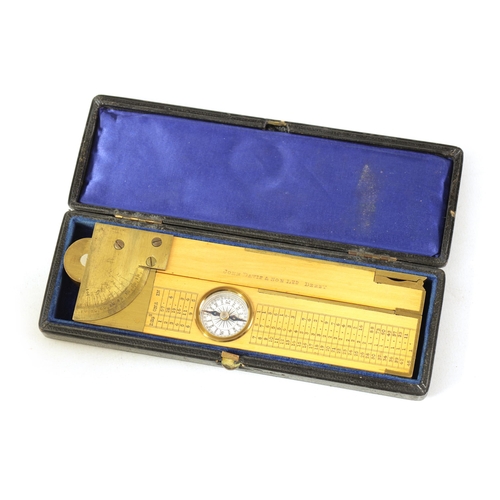 417 - A CASED BOXWOOD AND BRASS INCLINOMETER LEVEL BY JOHN DAVIS & SON. DERBY with calibrated brass hinge ... 