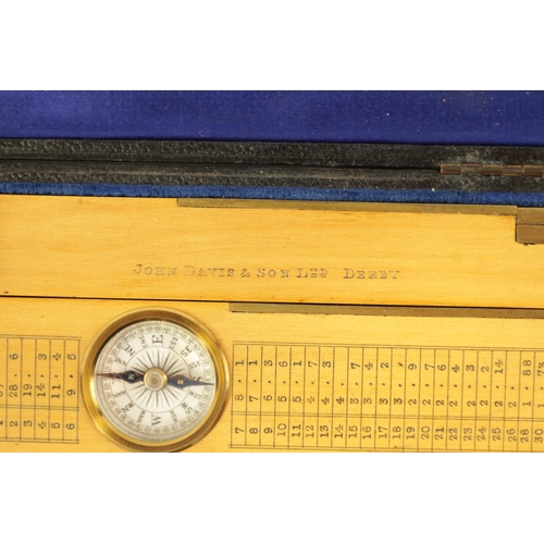 417 - A CASED BOXWOOD AND BRASS INCLINOMETER LEVEL BY JOHN DAVIS & SON. DERBY with calibrated brass hinge ... 