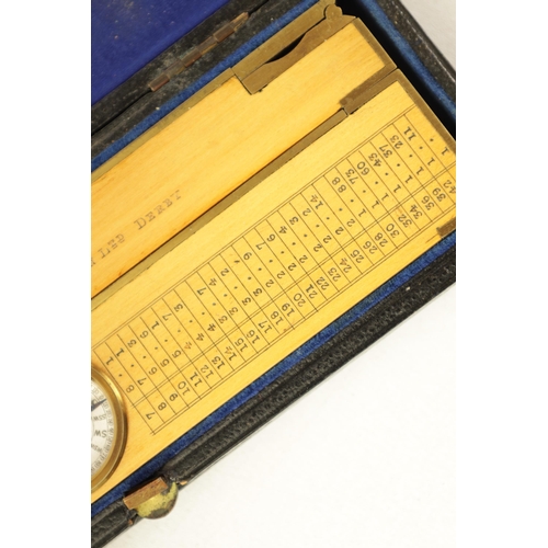 417 - A CASED BOXWOOD AND BRASS INCLINOMETER LEVEL BY JOHN DAVIS & SON. DERBY with calibrated brass hinge ... 