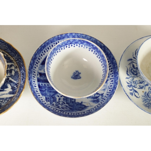 60 - A COLLECTION OF 18TH CENTURY BLUE AND WHITE CAUGLEY AND OTHER TEA BOWLS AND SAUCERS of varying patte... 