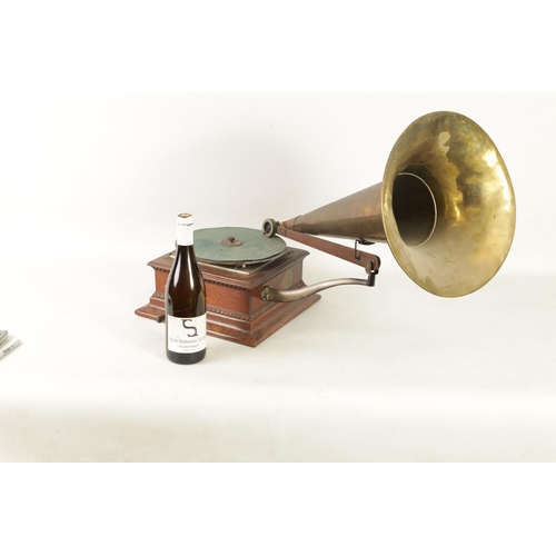 606 - AN EARLY 20TH CENTURY GRAMOPHONE BY THE GRAMOPHONE & TYPEWRITER COMPANY having an oak base with gold... 