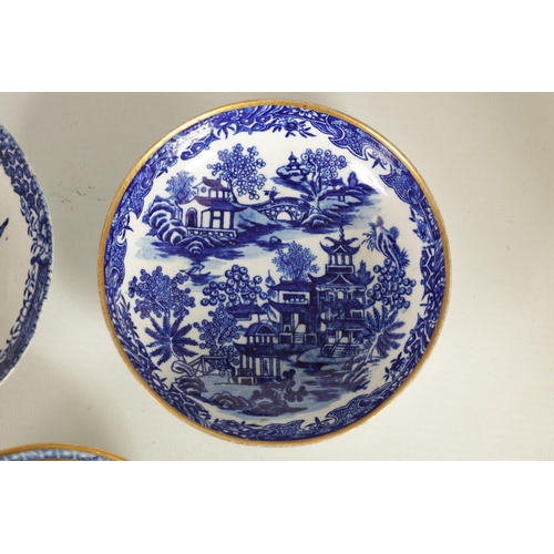 69 - AN 18TH CENTURY WORCESTER PORCELAIN TEA BOWL AND SAUCER decorated in the 'Bandstand' pattern within ... 