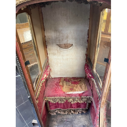 103 - AN EARLY/MID 18TH CENTURY CARVED GILT-WOOD AND STUDDED LEATHER SEDAN CHAIR with shaped domed top abo... 