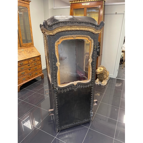 103 - AN EARLY/MID 18TH CENTURY CARVED GILT-WOOD AND STUDDED LEATHER SEDAN CHAIR with shaped domed top abo... 