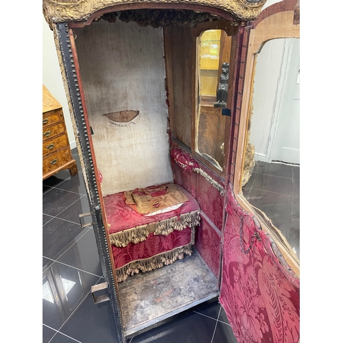 103 - AN EARLY/MID 18TH CENTURY CARVED GILT-WOOD AND STUDDED LEATHER SEDAN CHAIR with shaped domed top abo... 