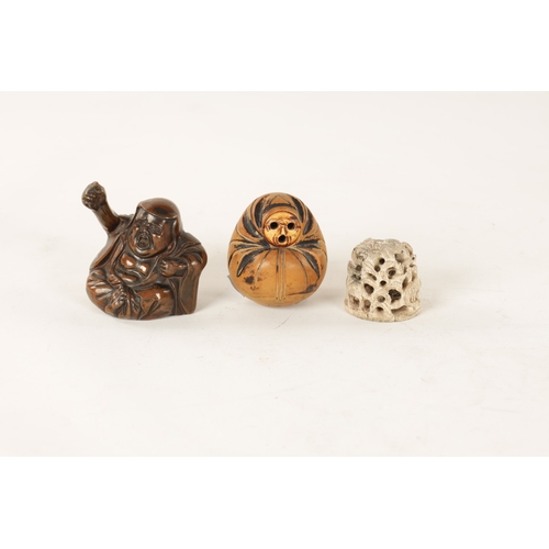 157 - AN ORIENTAL CARVED WOOD FIGURE, SEATED NETSUKE, SEATED CHINESE BRONZED FIGURE AND ANOTHER SMALL ORIE... 