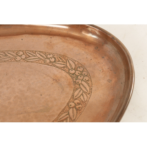 550 - AN ARTS AND CRAFTS OVAL PLENISHED COPPER TRAY with leaf and berry engraved inner border. (51cm wide ... 