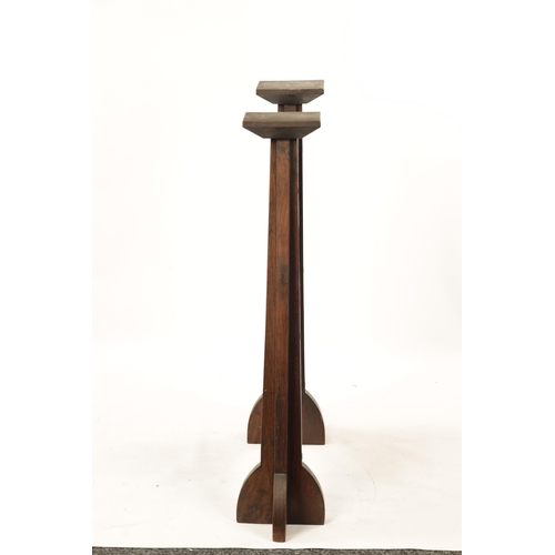 553 - A CARVED OAK ART NOUVEAU STYLE FIRE SCREEN with tulip carved panel raised on tapering side supports.... 