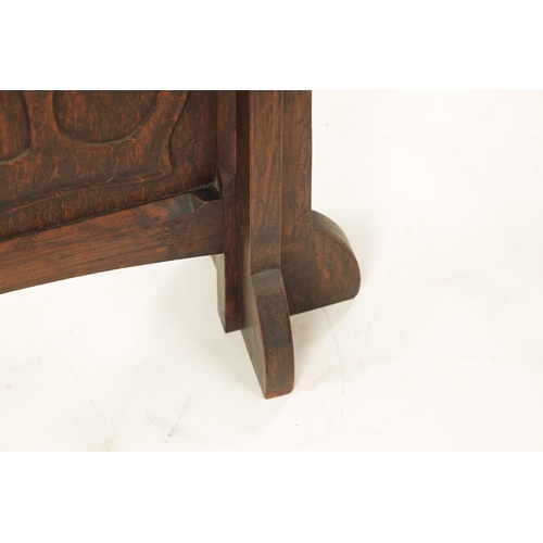 553 - A CARVED OAK ART NOUVEAU STYLE FIRE SCREEN with tulip carved panel raised on tapering side supports.... 