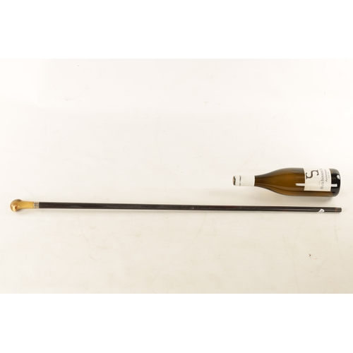 560 - A LATE 19TH CENTURY EBONY AND HORN WALKING CANE with silvered collar and tapering shaft. (91cm overa... 
