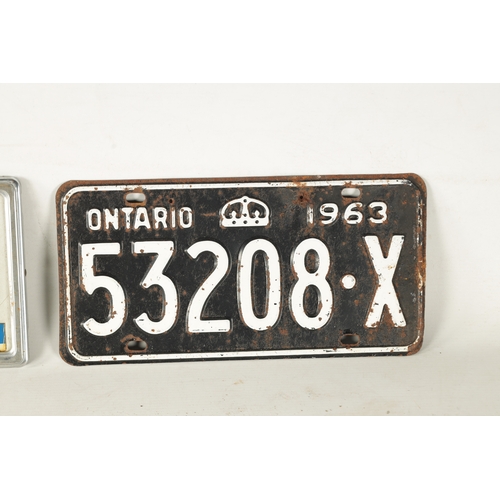 20a - A COLLECTION OF UNITED STATES AND CANADIAN NUMBER PLATES