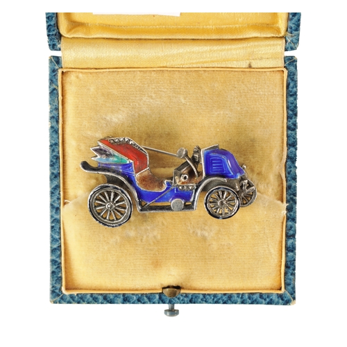 67 - A VINTAGE SILVER ENAMEL CAR BROOCH with hinged pin and safety locking catch (4.5cm wide)