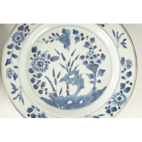 117 - A PAIR OF 18TH CENTURY CHINESE BLUE AND WHITE PLATES decorated with floral sprays. (28cm diameter )