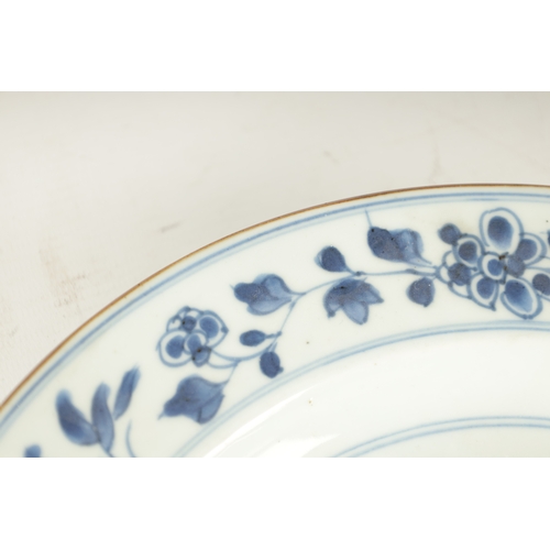 117 - A PAIR OF 18TH CENTURY CHINESE BLUE AND WHITE PLATES decorated with floral sprays. (28cm diameter )